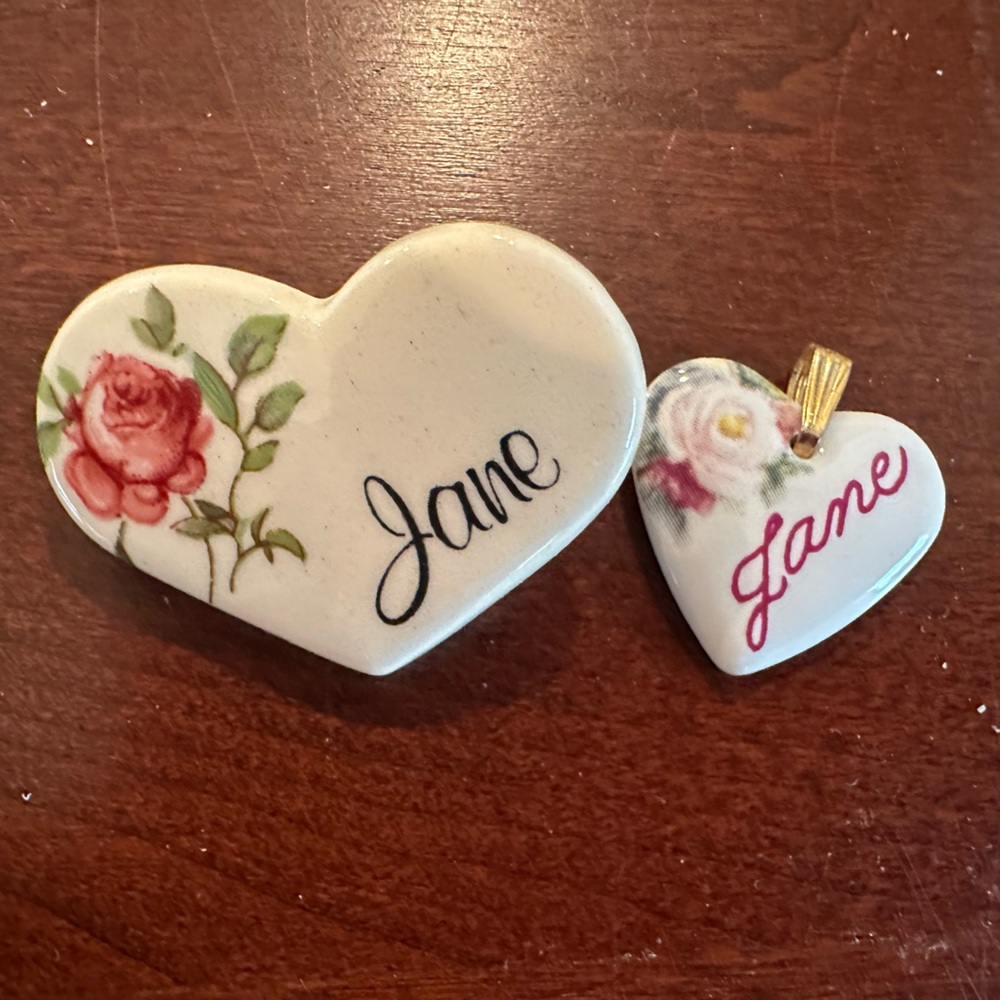 Jane Heart-Shaped Ceramic Name Tags with Floral Design